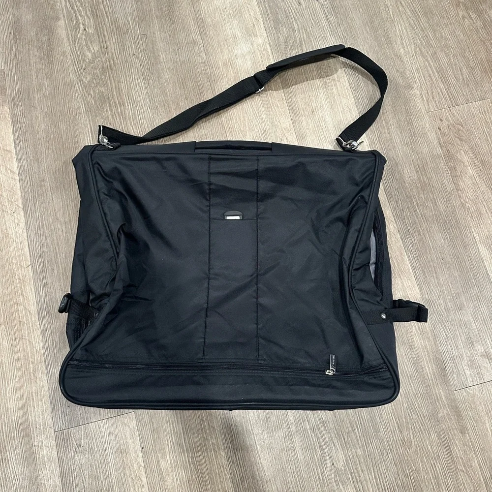 NWT! Delsey Helium Sky Garment Bag